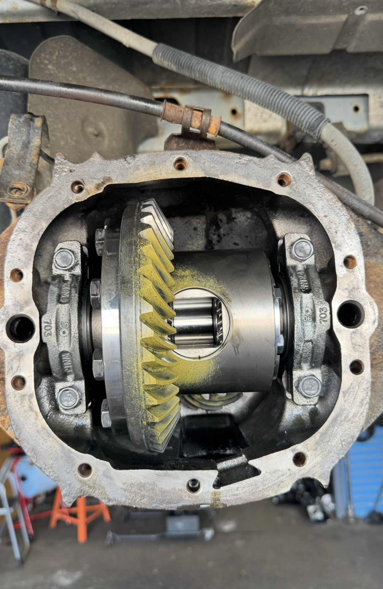 Eaton Truetrac limited-slip differential installed in the Astro's rear axle